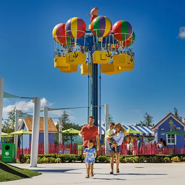 Peppas Ballonfahrt im PEPPA PIG Park