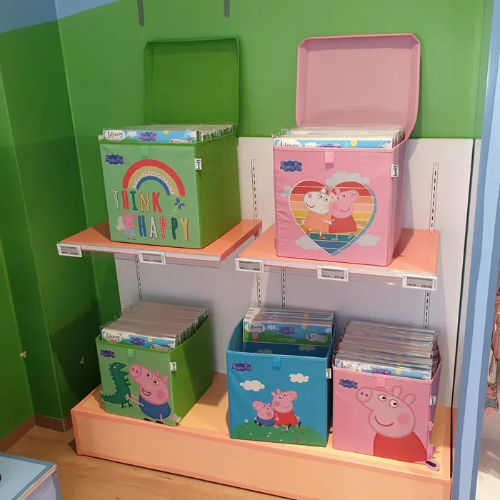 Schulsachen zum Einkaufen im PEPPA PIG Park