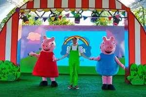 Show mit Peppa Wutz und Charlie im PEPPA PIG Park