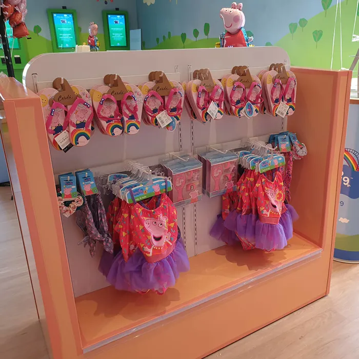 PEPPA PIG Park Shop mit Peppa Kleidung für kleine Mädchen